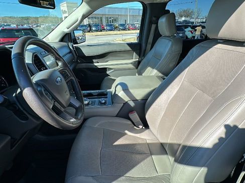 Used 2018 Ford Expedition XLT w/ Equipment Group 202A image 9