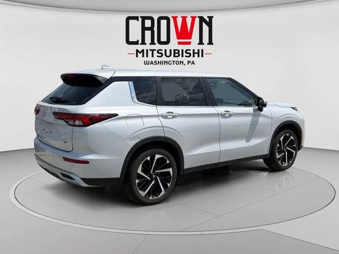 Used 2024 Mitsubishi Outlander AWD image 3