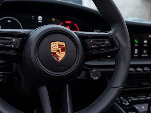 Used 2025 Porsche 911 Carrera image 27