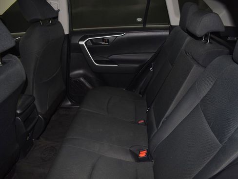 Used 2021 Toyota RAV4 LE image 16