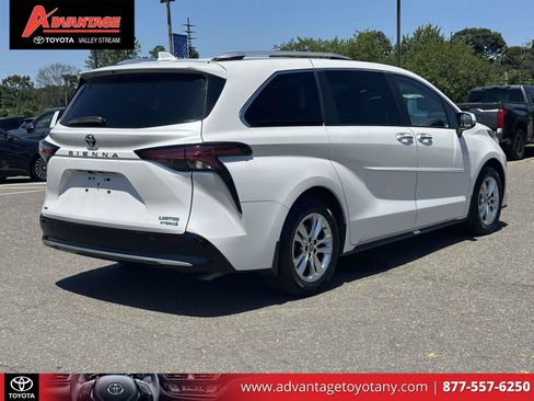 Used 2023 Toyota Sienna Limited AWD/4WD image 5