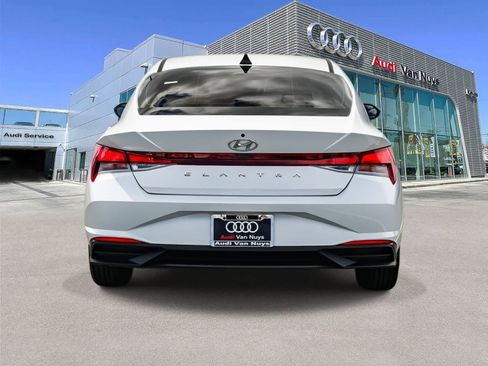 Used 2022 Hyundai Elantra SEL FWD image 3