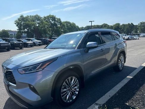 Certified 2023 Toyota Highlander Platinum AWD/4WD image 1
