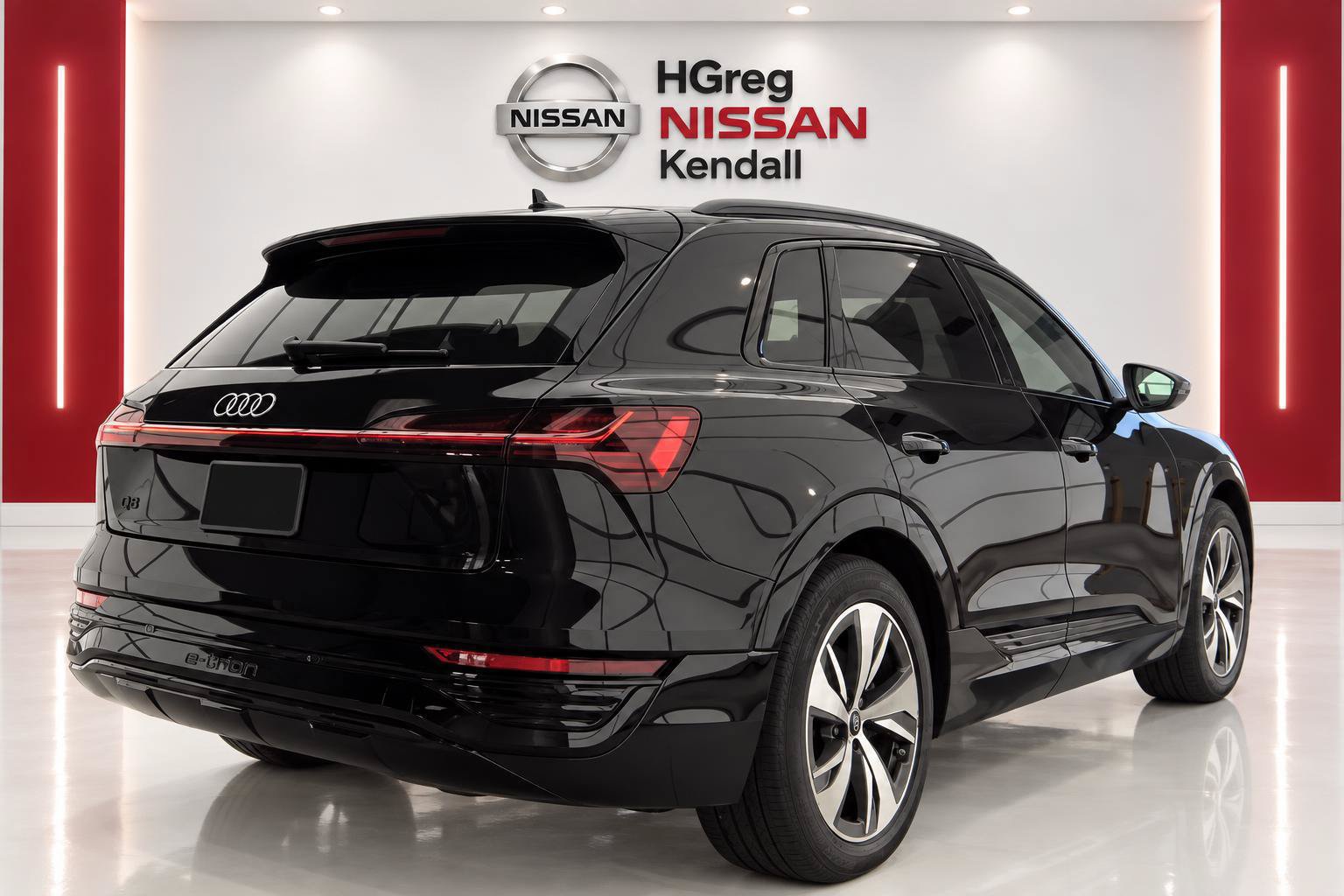 Used 2024 Audi Q8 e-tron Premium AWD/4WD image 4