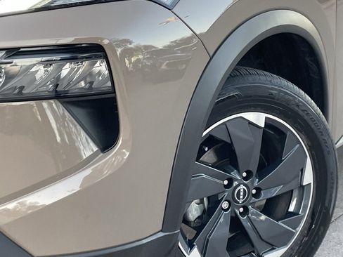 Used 2024 Nissan Rogue SV image 8