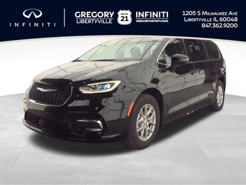 Used 2025 Chrysler Pacifica Select FWD image 1