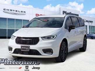 New 2026 Chrysler Pacifica Select video 2