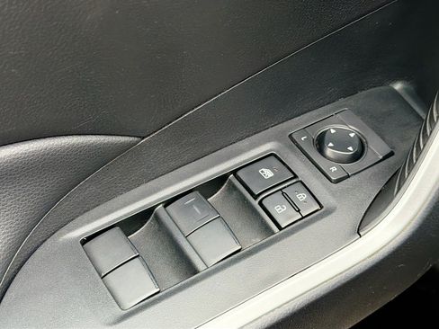 Used 2023 Toyota RAV4 LE AWD/4WD image 7