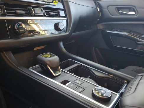 Certified 2022 Nissan Pathfinder SV image 27