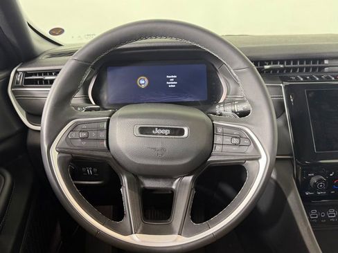 Used 2023 Jeep Grand Cherokee Altitude AWD/4WD image 18