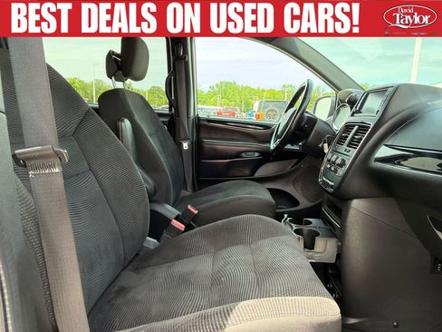 Used 2020 Dodge Grand Caravan SE FWD image 31