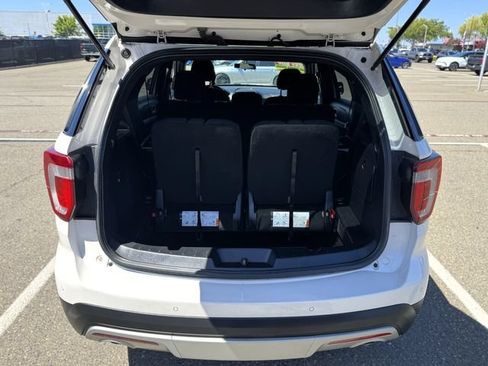 Used 2017 Ford Explorer XLT AWD/4WD image 12