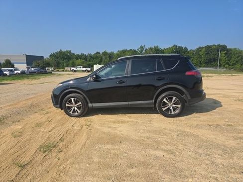 Used 2018 Toyota RAV4 XLE FWD image 4