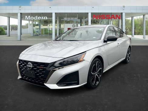 Certified 2024 Nissan Altima 2.5 SR image 1