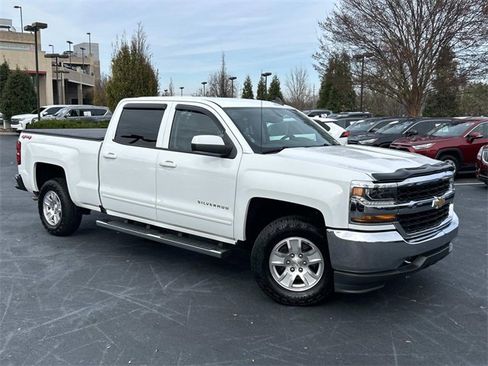 Used 2018 Chevrolet Silverado 1500 LT w/ Trailering Package image 2