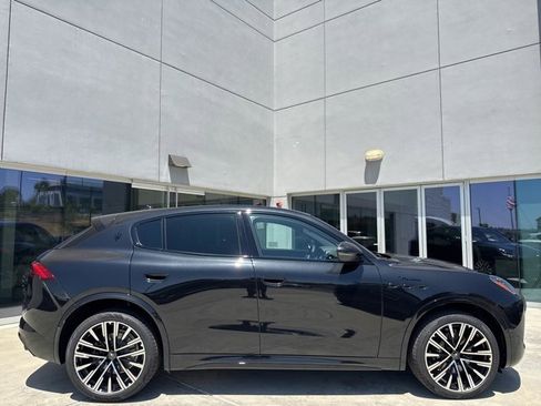 New 2025 Maserati Grecale Modena image 8