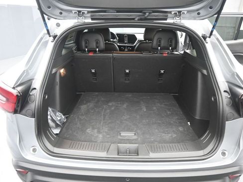 Used 2025 Chevrolet Trax RS w/ Sunroof Package FWD image 8