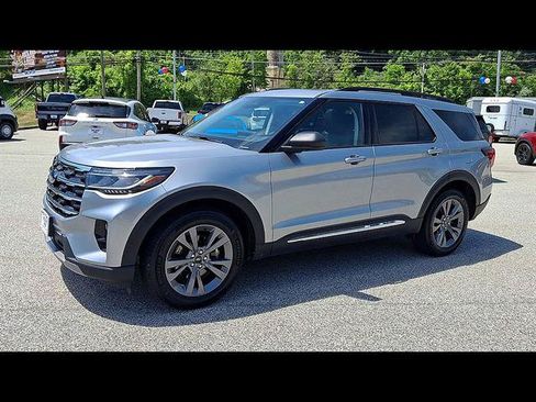 Certified 2025 Ford Explorer Active w/ Active Comfort Package AWD/4WD image 4