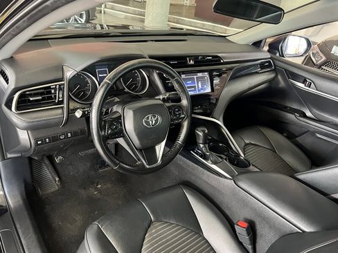 Used 2019 Toyota Camry SE FWD image 11