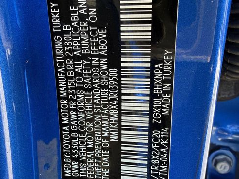 Used 2018 Toyota C-HR XLE FWD image 31