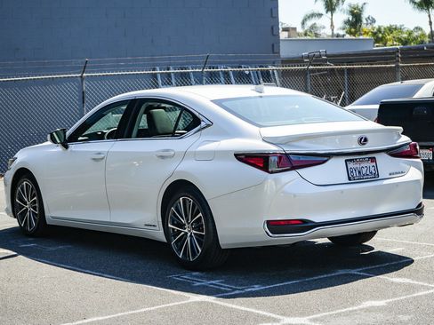 Used 2022 Lexus ES 300h w/ Premium Package FWD image 4