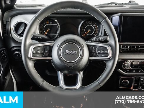 Used 2025 Jeep Wrangler Unlimited Sahara AWD/4WD image 27