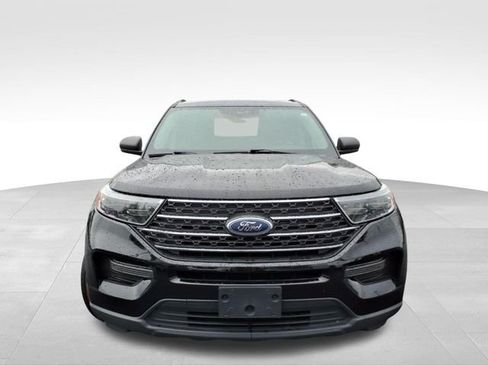 Used 2023 Ford Explorer XLT w/ Class IV Trailer Tow Package AWD/4WD image 5