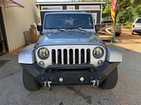 Used 2014 Jeep Wrangler Unlimited Sahara AWD/4WD image 3