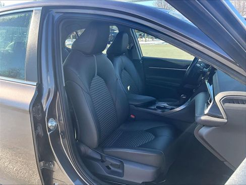 Used 2023 Toyota Camry SE image 11