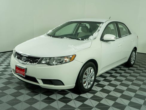 Used 2010 Kia Forte EX image 3