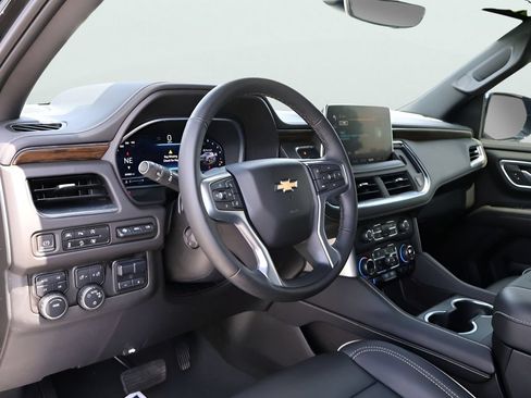 Used 2023 Chevrolet Tahoe Premier w/ Premium Package AWD/4WD image 19