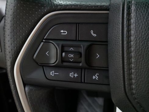 Used 2025 Toyota 4Runner SR5 AWD/4WD image 28