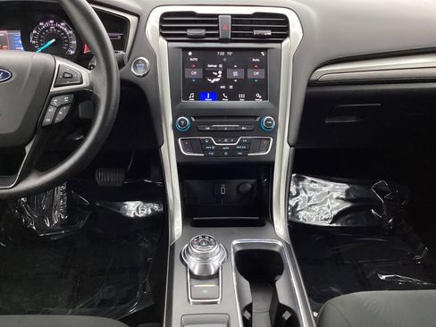 Used 2018 Ford Fusion SE w/ Fusion SE Technology Package image 28