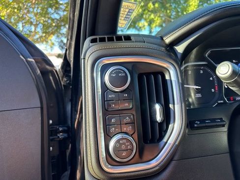 Used 2022 GMC Sierra 2500 AT4 w/ AT4 Premium Plus Package AWD/4WD image 17