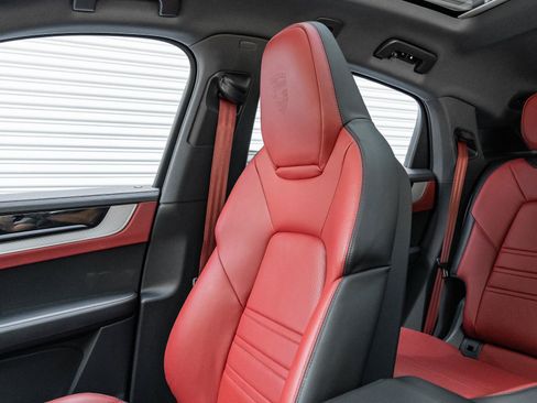 Used 2024 Porsche Cayenne Coupe AWD/4WD image 19
