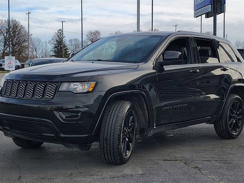 Used 2019 Jeep Grand Cherokee Altitude image 6
