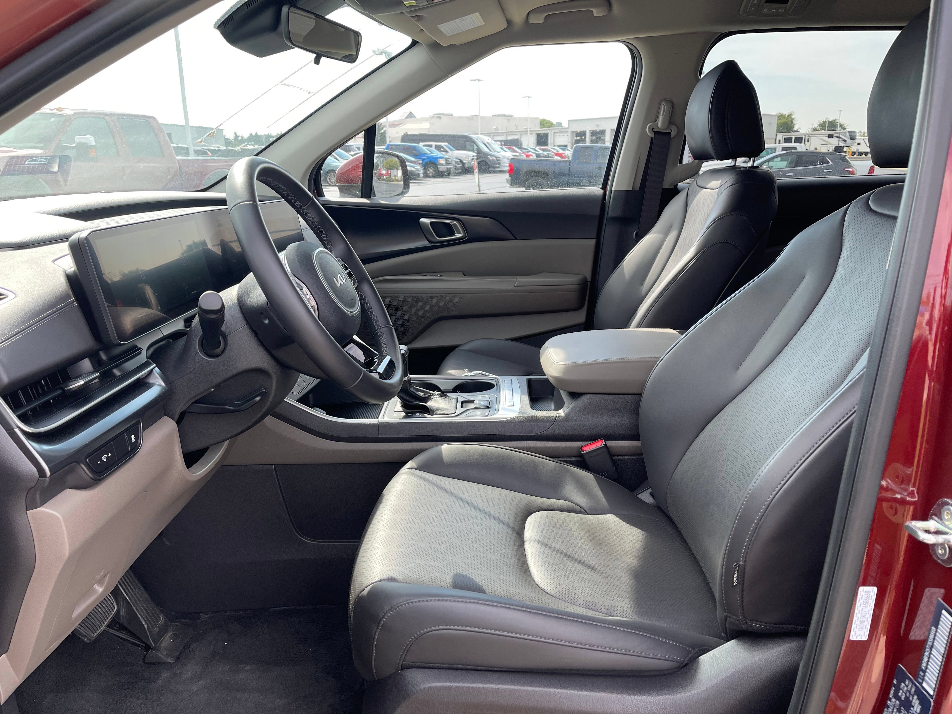 Used 2026 Kia Carnival FWD image 14