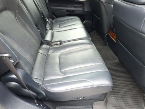 Used 2019 Lexus LX 570 4WD w/ Luxury Package image 8