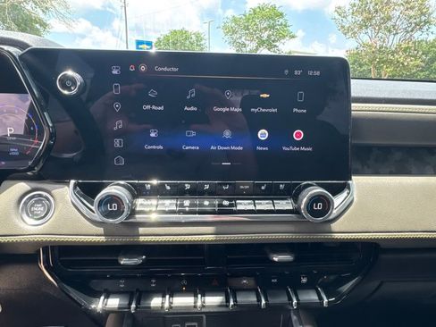 Used 2024 Chevrolet Colorado ZR2 w/ ZR2 Convenience Package III AWD/4WD image 9