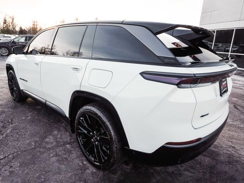 Used 2024 Jeep Wagoneer Launch Edition image 4