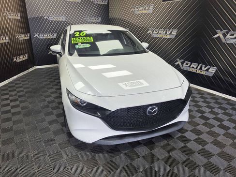 Used 2020 MAZDA MAZDA3 Hatchback FWD image 4