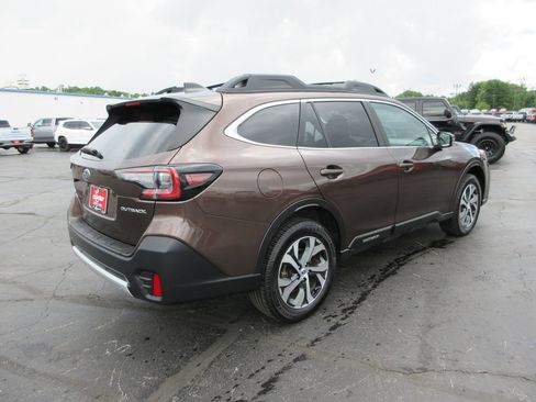 Used 2022 Subaru Outback Limited AWD/4WD image 5