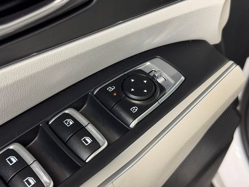 Used 2025 Kia Sorento S w/ Panoramic Sunroof Package FWD image 9