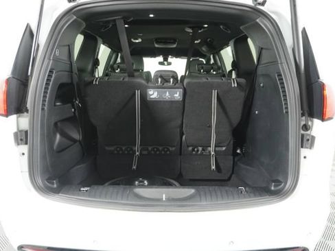 Used 2020 Chrysler Pacifica Touring-L FWD image 40