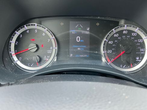 Used 2020 Toyota Highlander LE AWD/4WD image 18