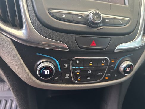 Used 2019 Chevrolet Equinox LT FWD image 11