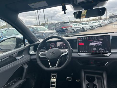 New 2026 Volkswagen Tiguan SE R-Line image 9