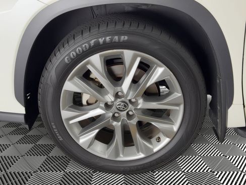 Used 2021 Toyota Highlander Limited image 12