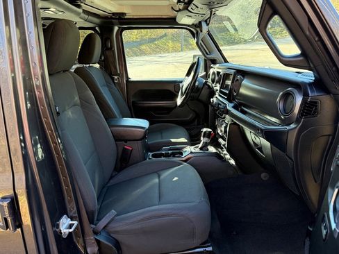 Used 2022 Jeep Gladiator Sport image 18