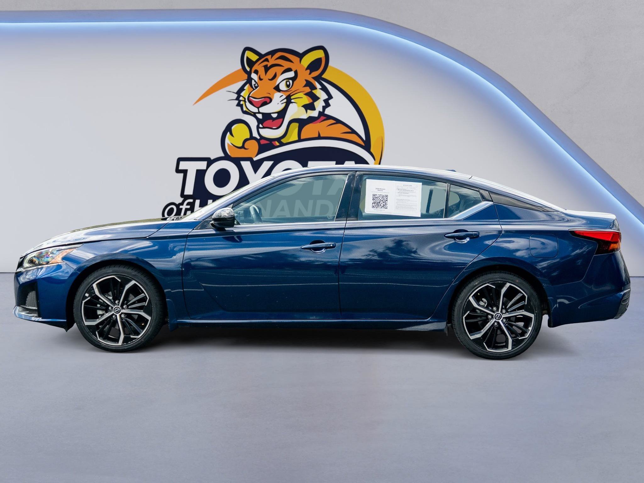Used 2024 Nissan Altima 2.5 SR w/ SR Premium Package FWD image 9